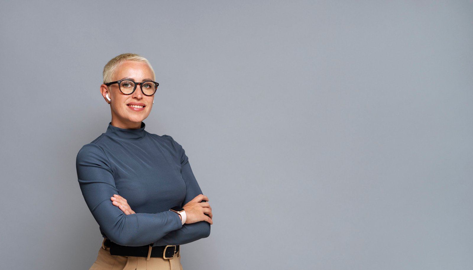 side-view-business-woman-posing